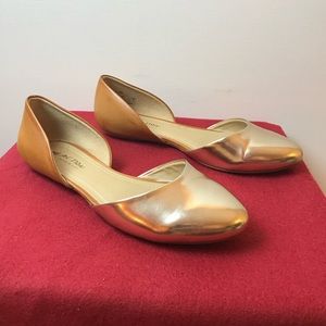 REACTION Kenneth Cole Tan and Gold shoes.